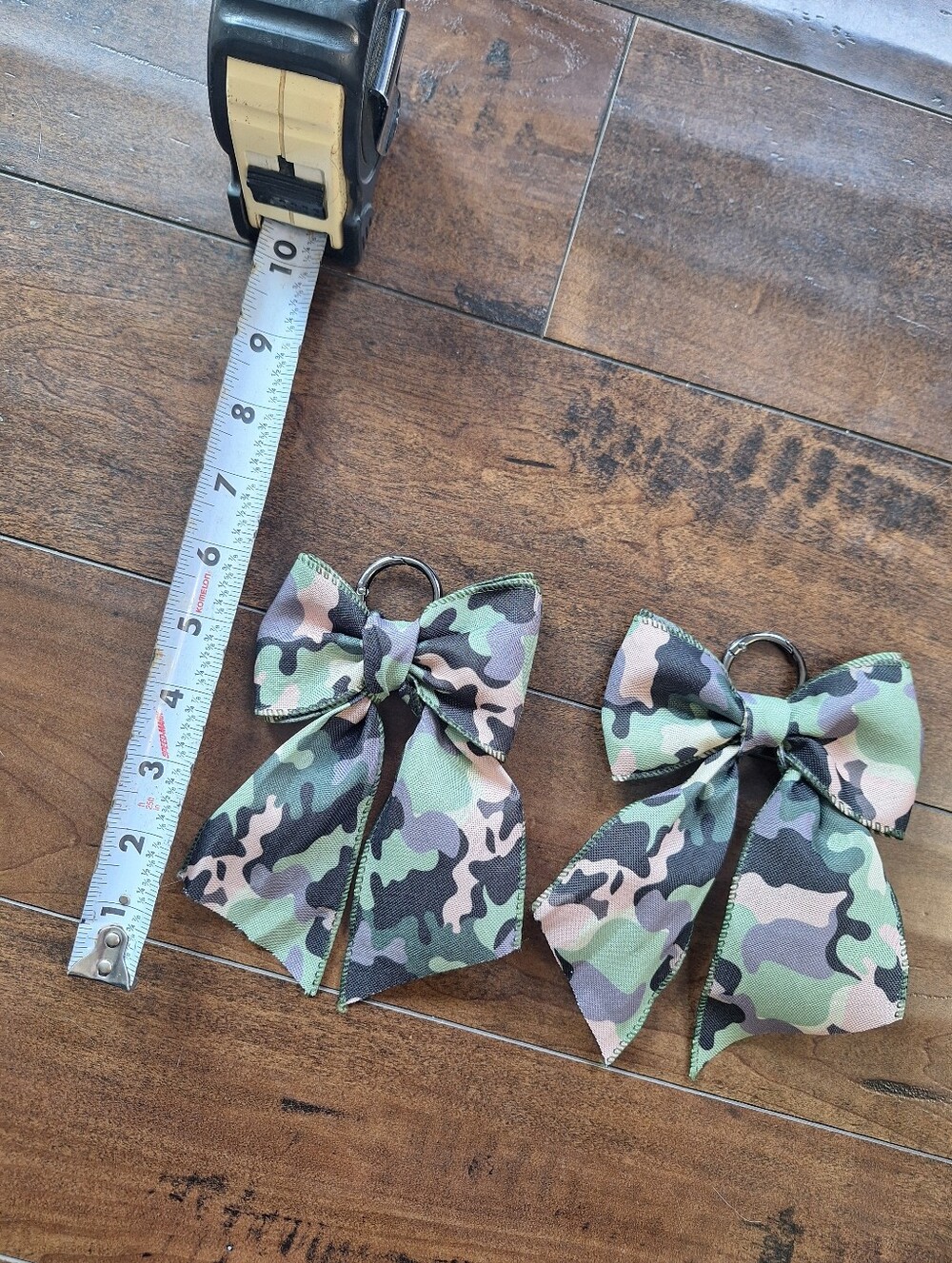 6 Inch Camo Boot Bow Clips - Picture 2 of 4